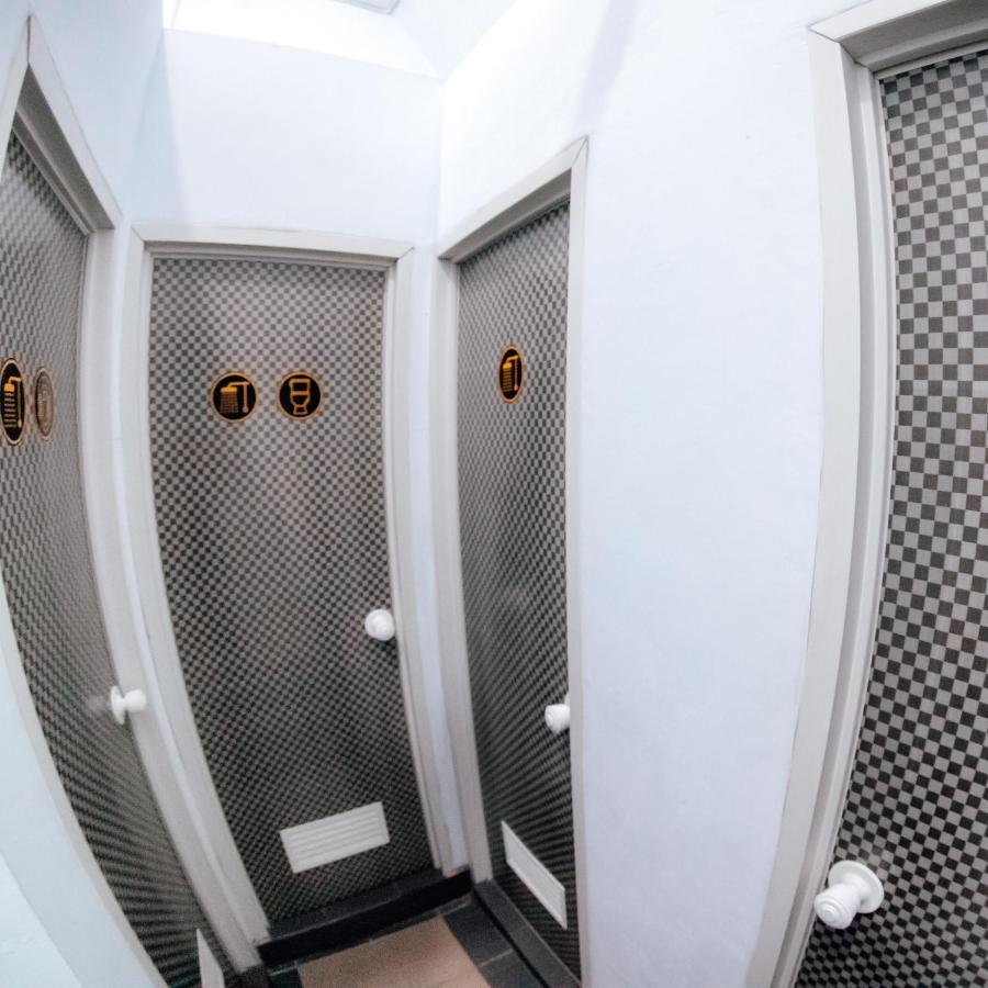 Aur Kuning Hostel Syariah Букиттинги Экстерьер фото